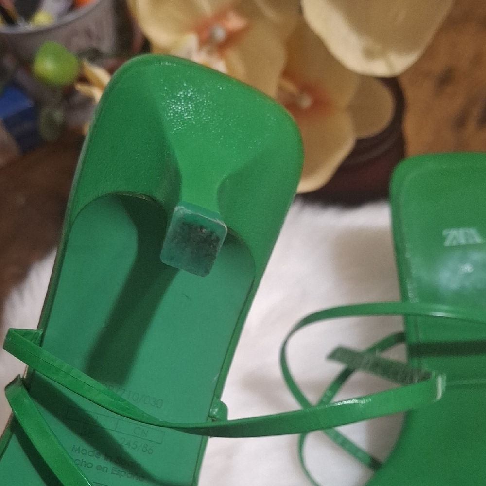 Zara Women's Vibrant Green Sandals - Picture 4 of 8